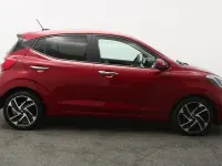 Używany Hyundai i10 Premium 84 KM (61 kW) 2023 Czerwony Hatchback
