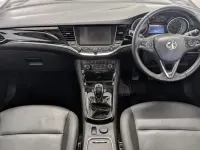 Begagnad Vauxhall Astra Elite 150 HK (110 kW) 2017 Svart Kombi