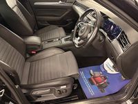 Begagnad VW Passat R-line 2019 Svart Kombi