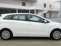 Used Hyundai i30 110 HP (80 kW) 2015 White Estate