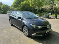 Używany Toyota Auris Hybrid 2018 Czarny Hatchback