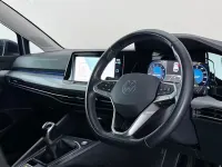 Używany VW Golf VIII Life 131 KM (96 kW) 2023 Niebieski Hatchback