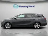 Begagnad Kia Ceed 2023 Grå Halvkombi