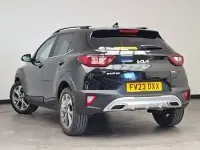 Usado Kia Stonic GT-Line 99 CV (72 kW) 2023 Negro SUV
