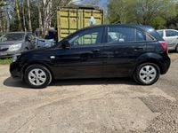Begagnad Kia Rio 109 HK (80 kW) 2011 Svart Halvkombi