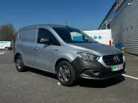 Usado Mercedes eCitan 89 kW (122 HP) 2025 Prateado Van