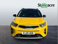 Usado Kia Stonic 118 HP (86 kW) 2021 Amarelo SUV