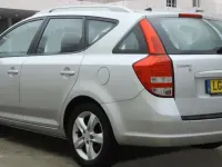 Begagnad Kia Ceed 126 HK (92 kW) 2011 Silver Halvkombi