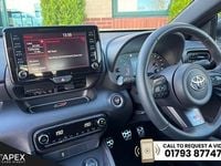 Begagnad Toyota Yaris 261 HK (191 kW) 2021 Vit Halvkombi