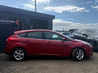 Używany Ford Focus Zetec 125 KM (91 kW) 2012 Czerwony Hatchback
