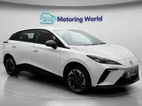 Używany MG MG4 EV SE 150 kW (204 KM) 2023 Biały Hatchback