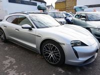 Usado Porsche Taycan 389 kW (530 CV) 2024 Plateado Familiar