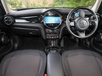 Używany Mini Cooper Classic 136 KM (100 kW) 2023 Srebrny Hatchback