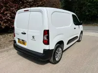 Begagnad Peugeot Partner 100 HK (73 kW) 2020 Vit Minibuss