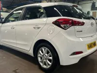 Used Hyundai i20 SE 84 HP (61 kW) 2017 White Hatchback