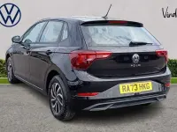 Usado VW Polo Life 80 CV (58 kW) 2024 Negro Utilitario