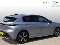 Usado Peugeot 308 GT 134 HP (98 kW) 2025 Cinzento Citadino