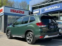 Begagnad Subaru Forester Premium 2023 Grön SUV