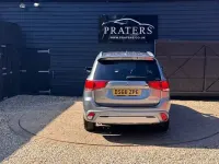 Używany Mitsubishi Outlander P-HEV 177 KM (130 kW) 2018 Szary Kombi