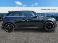 Begagnad Mini Cooper Hatch 2023 Svart Halvkombi