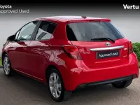 Used Toyota Yaris 101 HP (74 kW) 2016 Red Hatchback