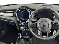 Usado Mini Cooper Sport 136 HP (100 kW) 2022 Preto Citadino
