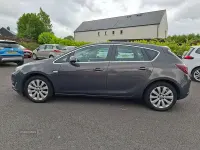 Used Vauxhall Astra Elite 115 HP (84 kW) 2014 Grey Hatchback
