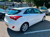 Used Hyundai i30 Style 128 HP (94 kW) 2013 White Hatchback