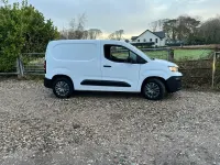 Second-hand Peugeot Partner 2022 Alb Monovolum