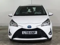 Used Toyota Yaris Hybrid 100 HP (73 kW) 2019 White Hatchback