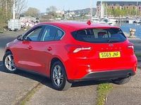 Begagnad Ford Focus Zetec 120 HK (88 kW) 2019 Röd Halvkombi