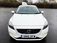 Used Volvo V40 120 HP (88 kW) 2016 White Hatchback