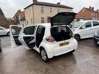Used Toyota Aygo Style 68 HP (50 kW) 2013 White Hatchback