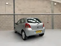 Begagnad Toyota Yaris 2008 Silver Halvkombi