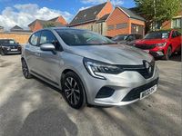 Used Renault Clio V Iconic 90 HP (66 kW) 2022 Silver  Hatchback