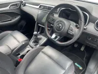 Używany MG ZS Exclusive 106 KM (77 kW) 2024 Srebrny SUV