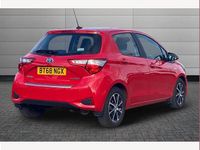 Used Toyota Yaris Hybrid 134 HP (98 kW) 2018 Chilli red Hatchback