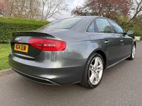 Usado Audi A4 S-Line 177 HP (130 kW) 2014 Cinzento Sedan