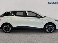 Begagnad MG MG4 EV SE 125 kW (170 HK) 2023 Vit Halvkombi