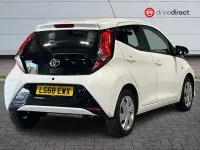 Used Toyota Aygo X-play 2018 White Hatchback