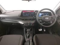 Begagnad Hyundai Bayon Advanced 100 HK (73 kW) 2024 Röd SUV