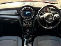 Begagnad Mini Cooper Hatch 134 HK (98 kW) 2018 Röd Halvkombi