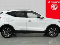 Usado MG ZS Exclusive 106 HP (77 kW) 2023 Sedan