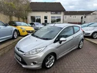 Begagnad Ford Fiesta Zetec 118 HK (86 kW) 2012 Silver Halvkombi