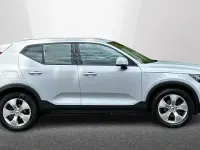 Usado Volvo XC40 Momentum 163 HP (119 kW) 2022 Prateado SUV