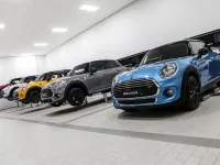 Usado Mini Cooper Hatch 134 HP (98 kW) 2023 Cinzento Citadino
