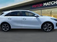 Begagnad Kia Ceed 2021 Vit Halvkombi