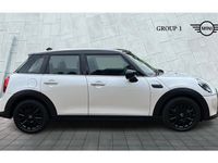 Usado Mini Cooper Classic 136 HP (100 kW) 2024 Branco Citadino