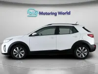 Usado Kia Stonic 99 CV (72 kW) 2023 Blanco SUV