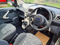 Usado Ford Ka Titanium 69 CV (50 kW) 2013 Plateado Utilitario